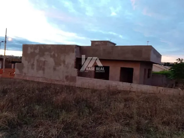 Casa com 150m² 3 quartos e 2 banheiros, à venda, no bairro Cará-cará em Ponta Grossa
