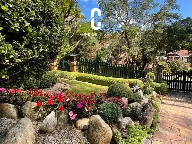 Casa com 5124m² 5 quartos e 5 banheiros, à venda, no bairro Condomínio Jardim Véu da Noiva em Campos do Jordão