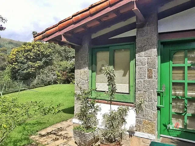 Casa com 5000m² 5 quartos e 4 banheiros, à venda, no bairro Nogueira em Petrópolis