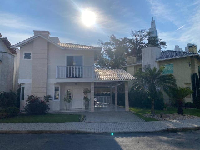 Casa com 300m² 3 quartos e 2 banheiros, à venda, no bairro Barra em Balneário Camboriú