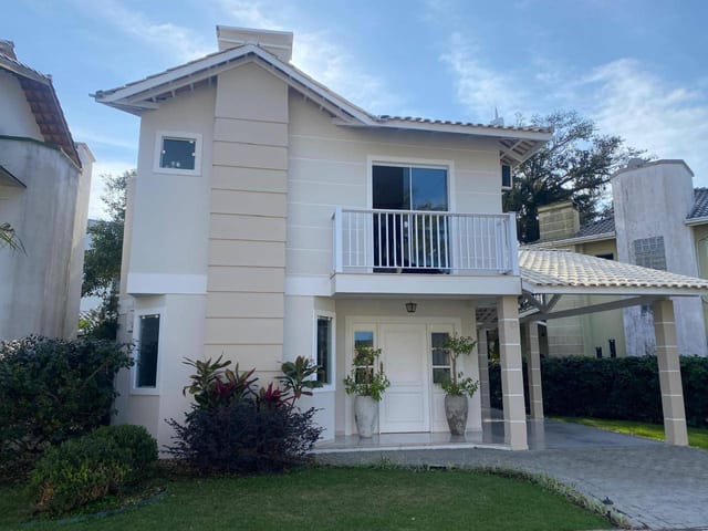 Casa com 300m² 3 quartos e 2 banheiros, à venda, no bairro Barra em Balneário Camboriú