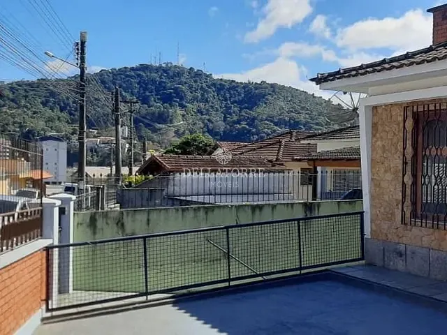 Casa com 566m² 3 quartos e 3 banheiros, para alugar, no bairro Fazendinha em Teresópolis