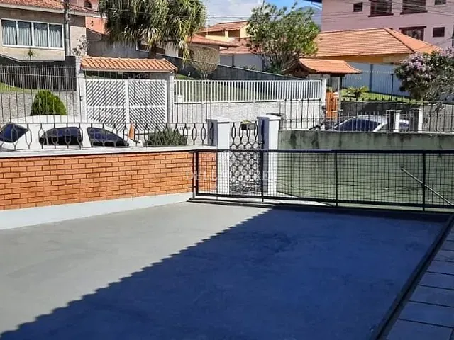 Casa com 566m² 3 quartos e 3 banheiros, para alugar, no bairro Fazendinha em Teresópolis