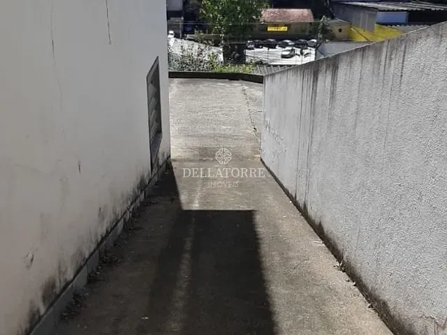 Casa com 566m² 3 quartos e 3 banheiros, para alugar, no bairro Fazendinha em Teresópolis
