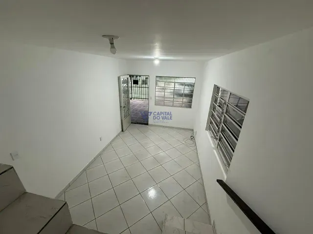 Casa 3 quartos e 3 banheiros, para alugar, no bairro Jardim Satélite em São José dos Campos