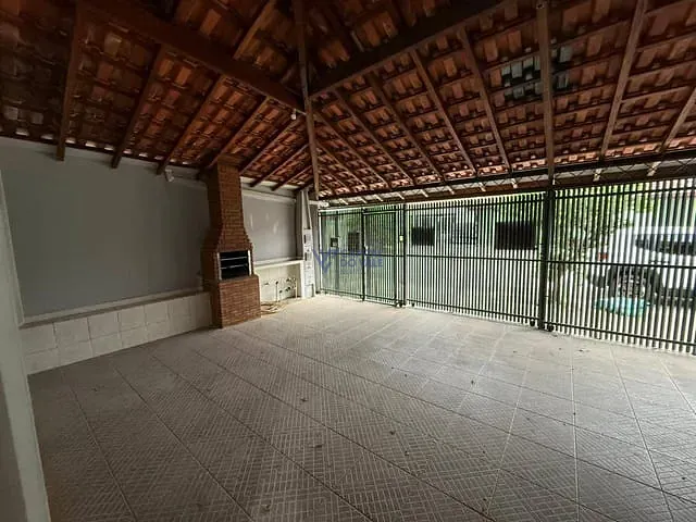 Casa 3 quartos e 3 banheiros, para alugar, no bairro Jardim Satélite em São José dos Campos