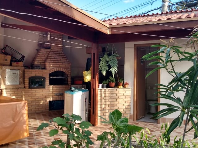 Casa com 300m² 4 quartos e 3 banheiros, à venda, no bairro Vila São José em Taubaté