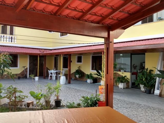 Casa com 300m² 4 quartos e 3 banheiros, à venda, no bairro Vila São José em Taubaté