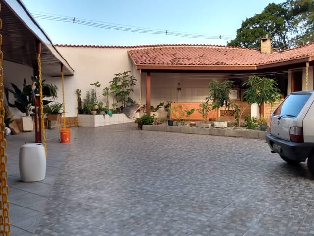 Casa com 300m² 4 quartos e 3 banheiros, à venda, no bairro Vila São José em Taubaté