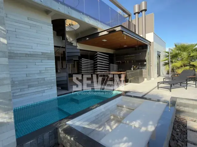 Casa com 530m² 4 quartos e 5 banheiros, à venda, no bairro Vila Aviação em Bauru