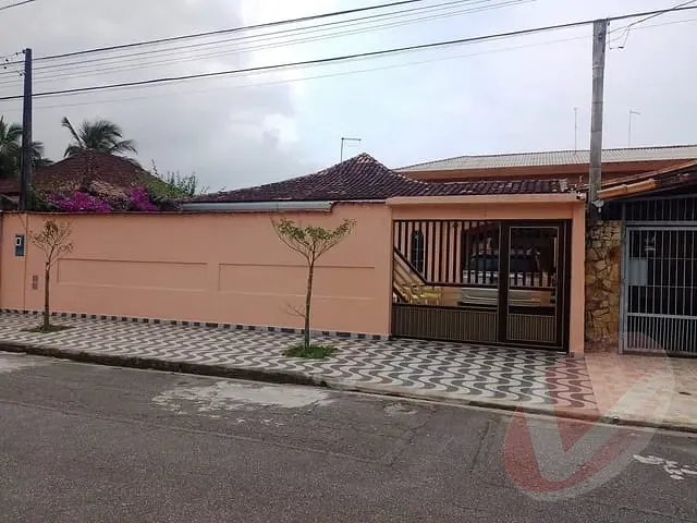 Casa com 250m² 4 quartos e 4 banheiros, à venda, no bairro Caiçara em Praia Grande