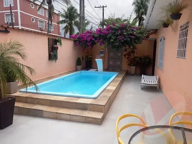 Casa com 250m² 4 quartos e 4 banheiros, à venda, no bairro Caiçara em Praia Grande