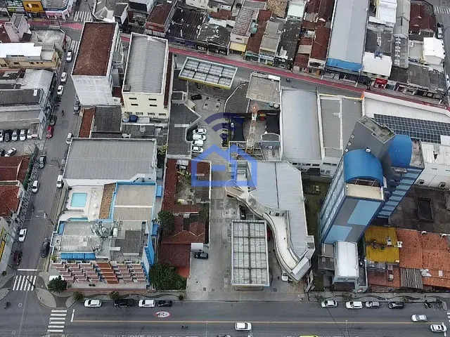 Casa com 372m², para alugar, no bairro Centro em Caraguatatuba
