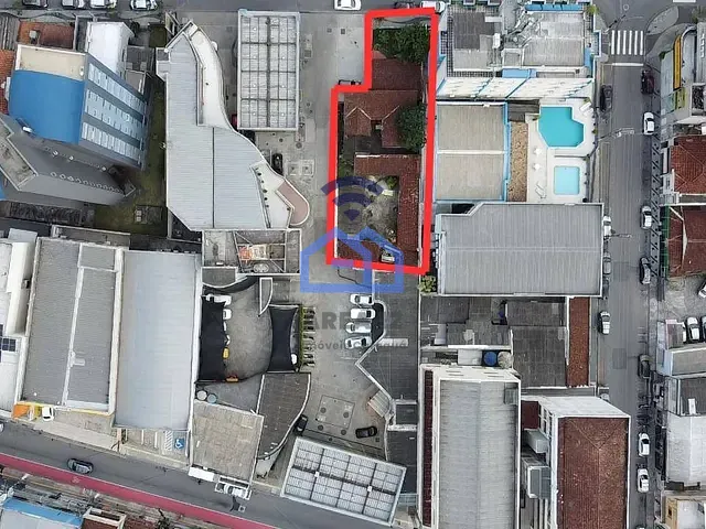 Casa com 372m², para alugar, no bairro Centro em Caraguatatuba