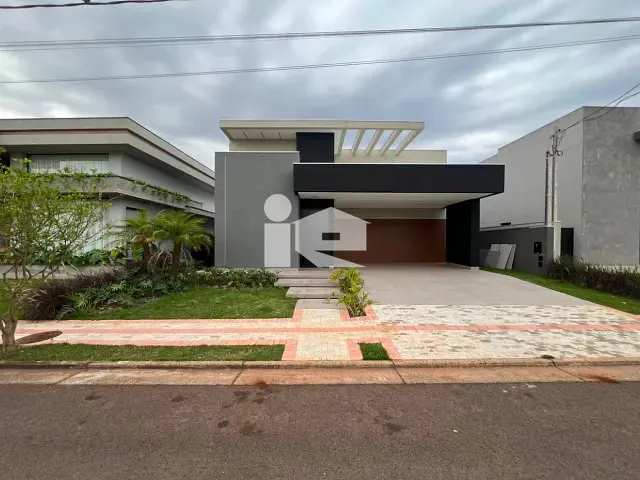 Casa com 357m² 3 quartos e 3 banheiros, à venda, no bairro Gran Residence em Arapongas