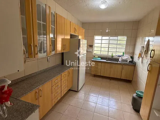 Casa 4 quartos e 2 banheiros, à venda, no bairro Nova Vista em Belo Horizonte