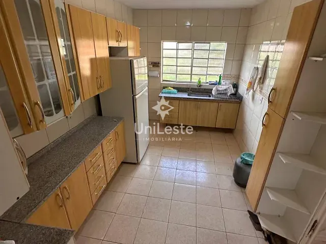 Casa 4 quartos e 2 banheiros, à venda, no bairro Nova Vista em Belo Horizonte