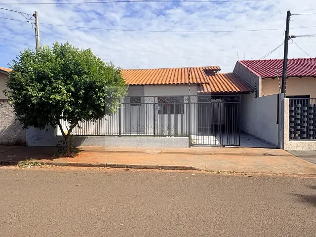 Casa com 158m² 2 quartos e 1 banheiro, para alugar, no bairro Conjunto Jose Erdei em Rolândia