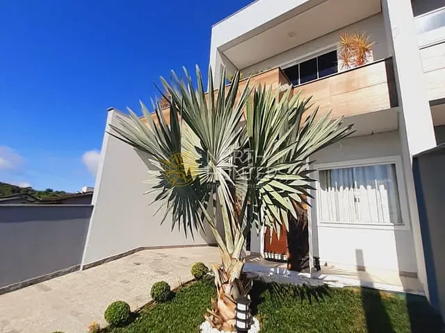 Casa com 170m² 2 quartos e 4 banheiros, à venda, no bairro Zona Industrial Norte em Joinville