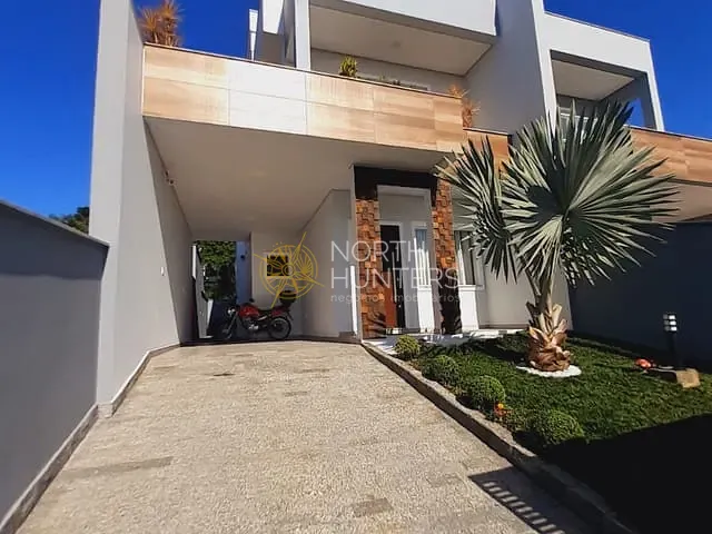 Casa com 170m² 2 quartos e 4 banheiros, à venda, no bairro Zona Industrial Norte em Joinville