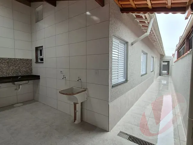Casa 2 quartos e 1 banheiro, à venda, no bairro Imperador em Praia Grande
