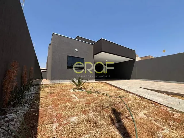 Casa com 300m² 3 quartos e 2 banheiros, à venda, no bairro Parque Serrano em Formosa
