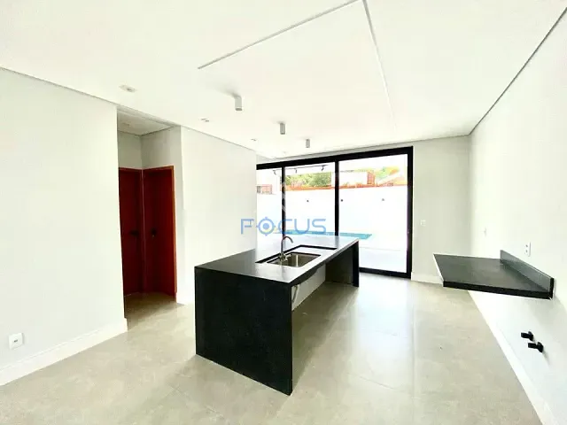 Casa com 225m² 3 quartos e 5 banheiros, à venda, no bairro Gramadão em Jundiaí