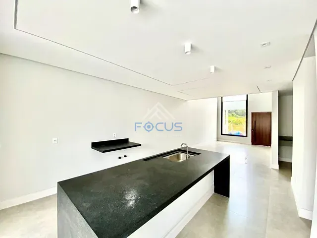 Casa com 225m² 3 quartos e 5 banheiros, à venda, no bairro Gramadão em Jundiaí
