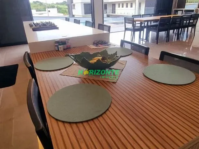 Casa com 500m² 4 quartos e 5 banheiros, à venda, no bairro Piedade em Caçapava