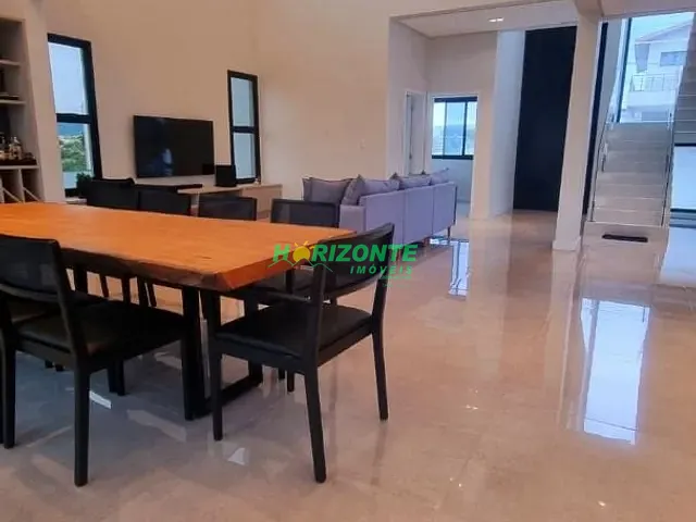 Casa com 500m² 4 quartos e 5 banheiros, à venda, no bairro Piedade em Caçapava