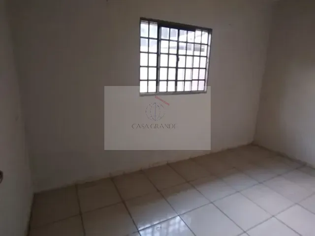Casa 2 quartos e 1 banheiro, para alugar, no bairro Conjunto Habitacional San Fernando em Rolândia