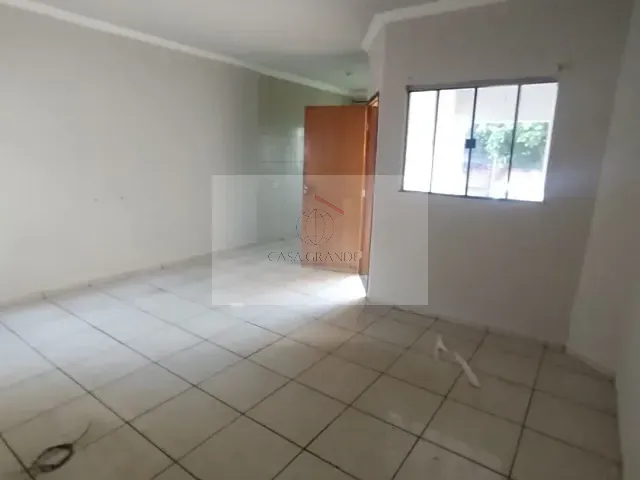 Casa 2 quartos e 1 banheiro, para alugar, no bairro Conjunto Habitacional San Fernando em Rolândia