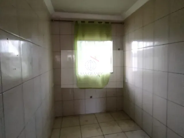 Casa 2 quartos e 1 banheiro, para alugar, no bairro Conjunto Habitacional San Fernando em Rolândia