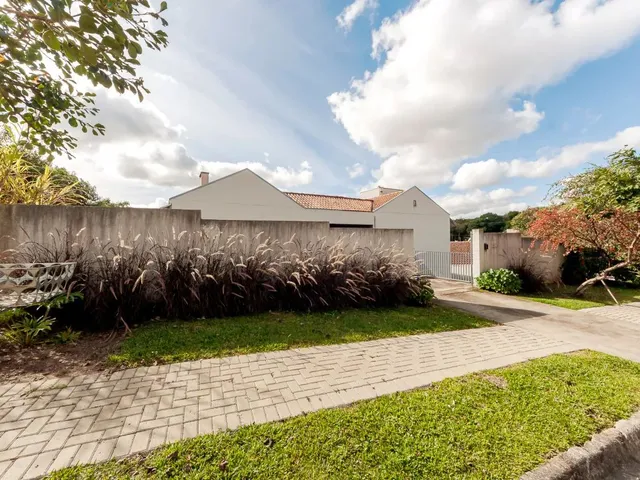 Casa 2 quartos e 4 banheiros, à venda, no bairro Butiatuvinha em Curitiba
