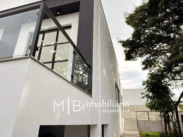 Casa 3 quartos e 3 banheiros, à venda, no bairro Centro em Lavras