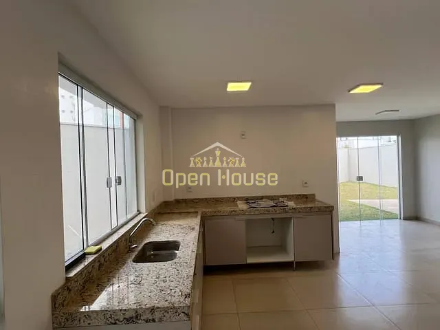 Casa 2 quartos e 1 banheiro, à venda, no bairro Jardim Amália em Volta Redonda