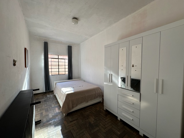 Casa com 360m² 4 quartos e 1 banheiro, à venda, no bairro Glória em Belo Horizonte