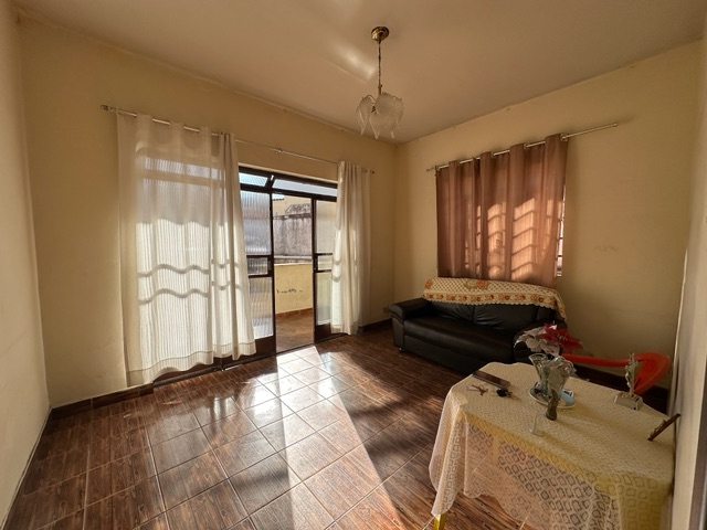 Casa com 360m² 4 quartos e 1 banheiro, à venda, no bairro Glória em Belo Horizonte