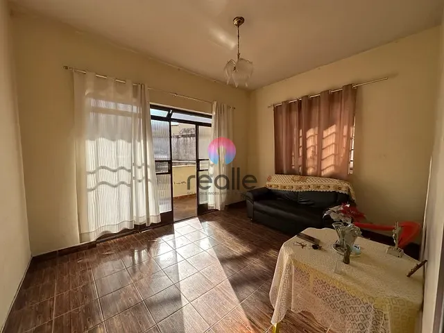 Casa com 360m² 4 quartos e 1 banheiro, à venda, no bairro Glória em Belo Horizonte