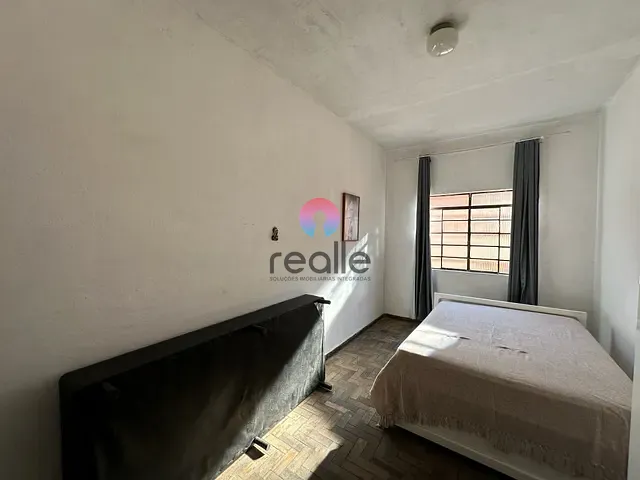 Casa com 360m² 4 quartos e 1 banheiro, à venda, no bairro Glória em Belo Horizonte