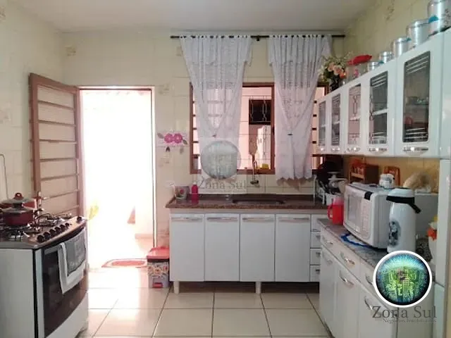 Casa com 184m² 2 quartos e 3 banheiros, à venda, no bairro Parque Vitória Régia em Sorocaba