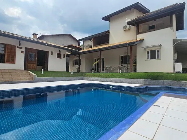 Casa 4 quartos e 2 banheiros, à venda, no bairro Green Village Residence (Batatuba) em Piracaia