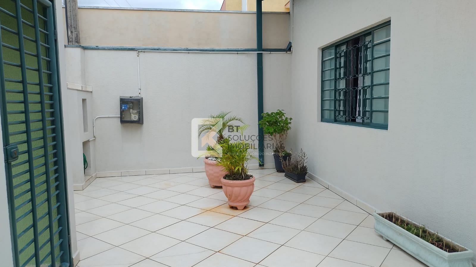 Casa à venda com 3 quartos, 163m² - Foto 1
