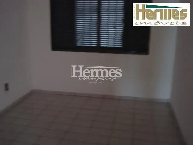 Casa com 300m² 3 quartos e 2 banheiros, à venda, no bairro Vila Bressani em Paulínia