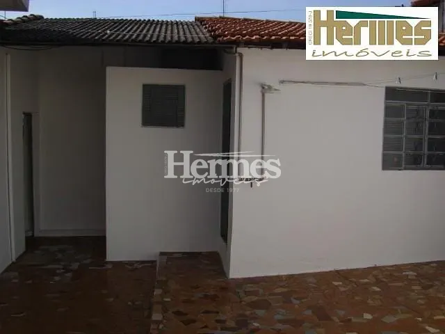 Casa com 300m² 3 quartos e 2 banheiros, à venda, no bairro Vila Bressani em Paulínia