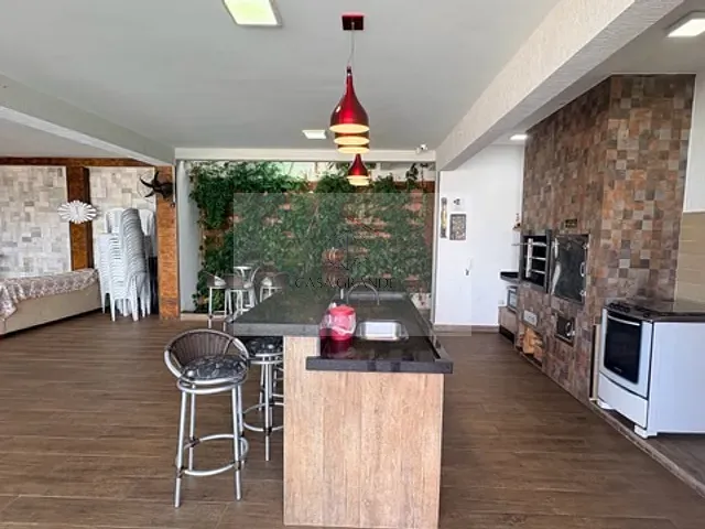 Casa com 750m² 1 quarto e 2 banheiros, à venda, no bairro Centro em Rolândia
