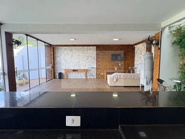 Casa com 750m² 1 quarto e 2 banheiros, à venda, no bairro Centro em Rolândia