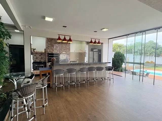 Casa com 750m² 1 quarto e 2 banheiros, à venda, no bairro Centro em Rolândia