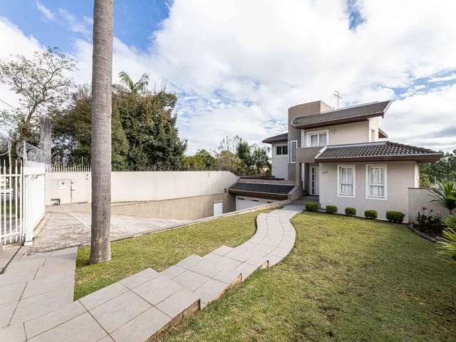 Casa com 960m² 4 quartos e 5 banheiros, à venda, no bairro Santa Felicidade em Curitiba