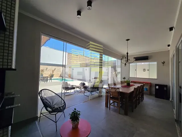Casa com 600m² 4 quartos e 5 banheiros, à venda, no bairro Vila Aviação em Bauru